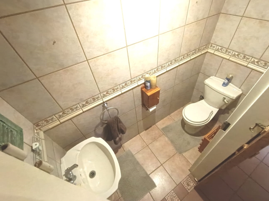 5 Bedroom Property for Sale in Safari Gardens North West